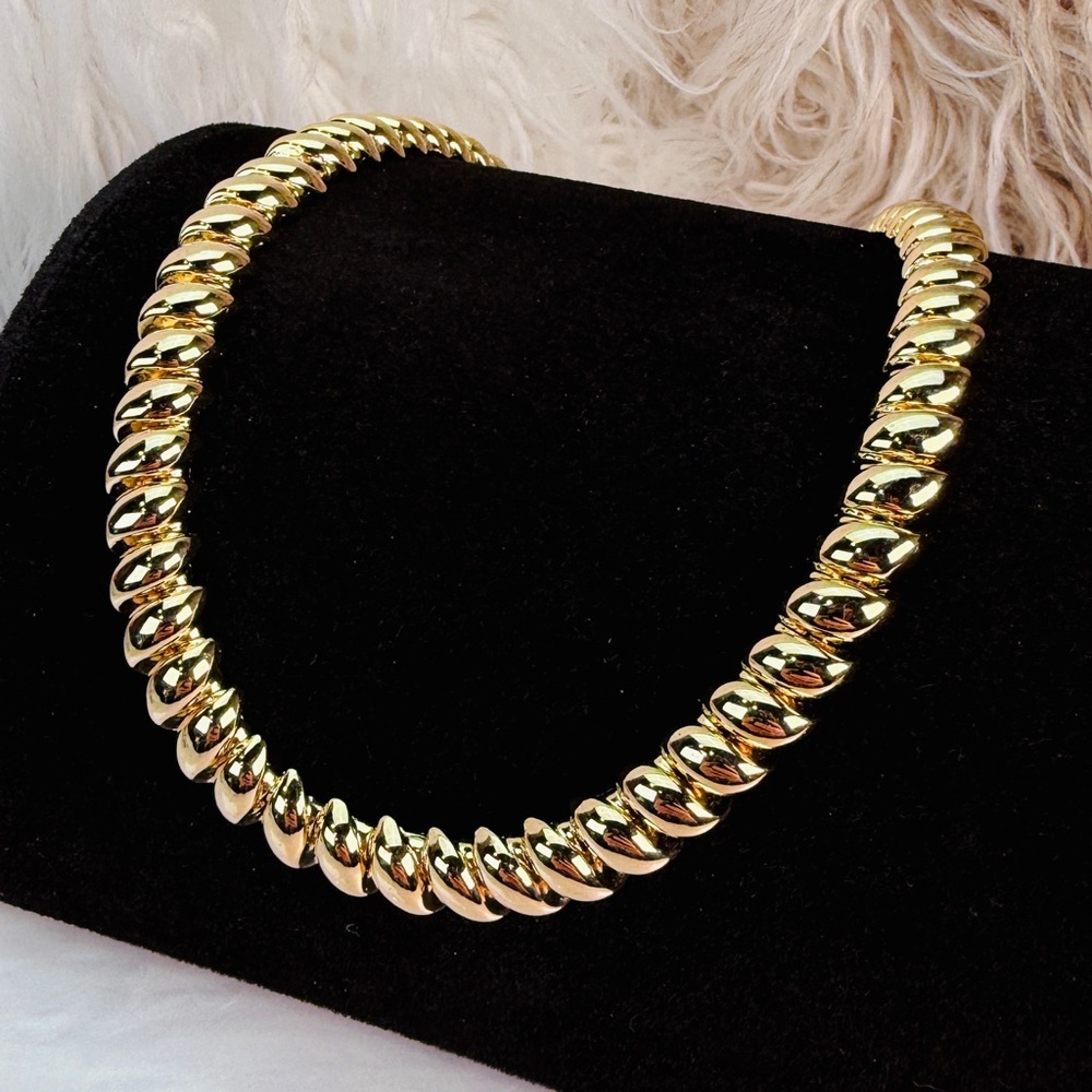 Bold Gold Tone Sculptural Ribbed Statement Collar Necklace Vintage Glam